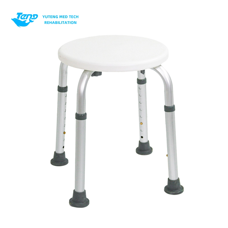 Hvordan forbedrer en badestol i aluminium sikkerhet og uavhengighet?